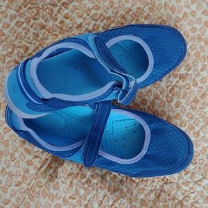 Lands End women's water shoe